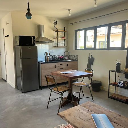 Appartement Studio dans les Alpilles à Fontvieille Extérieur photo