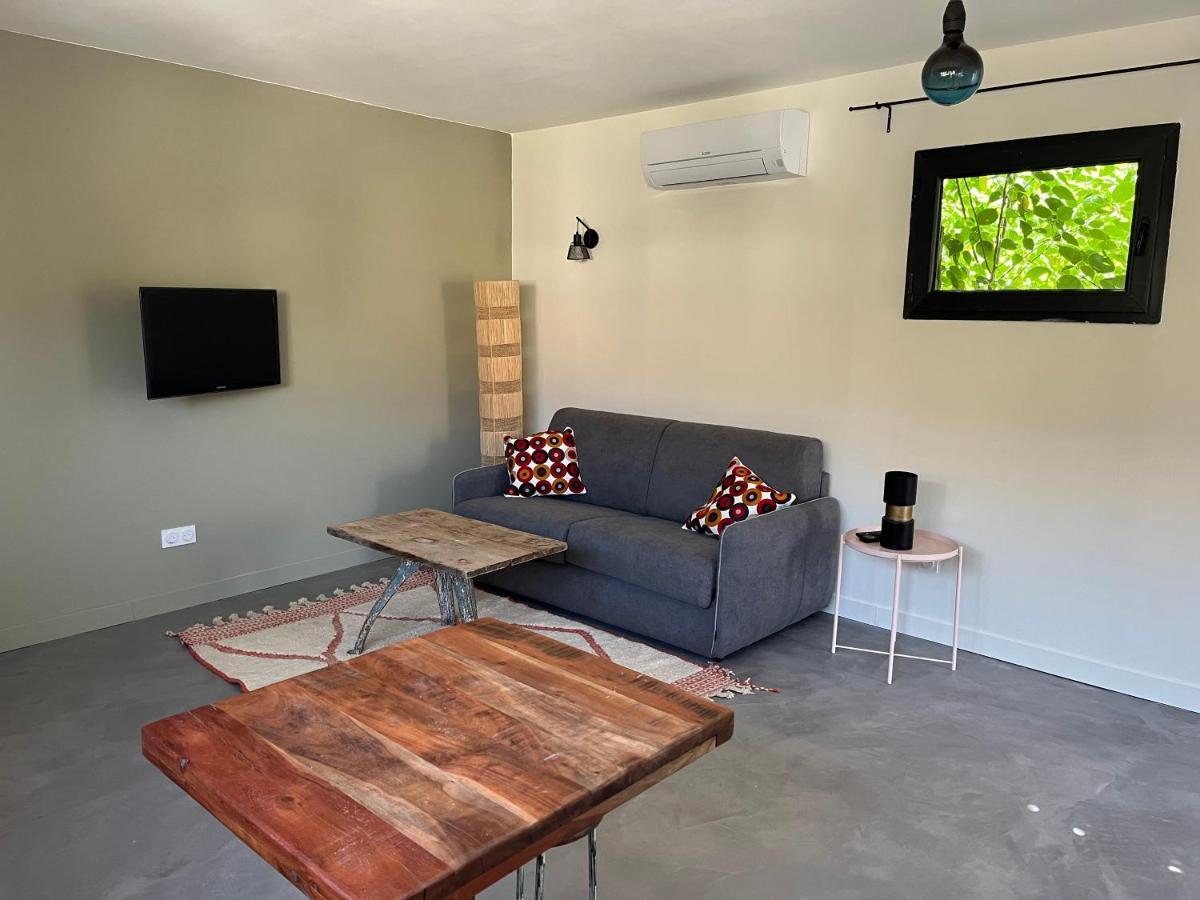 Appartement Studio dans les Alpilles à Fontvieille Extérieur photo