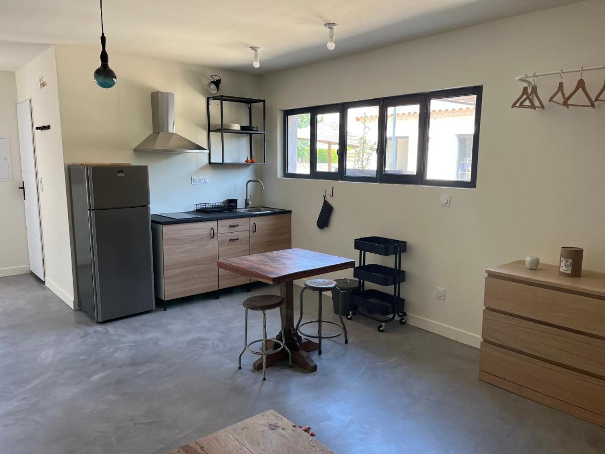 Appartement Studio dans les Alpilles à Fontvieille Extérieur photo