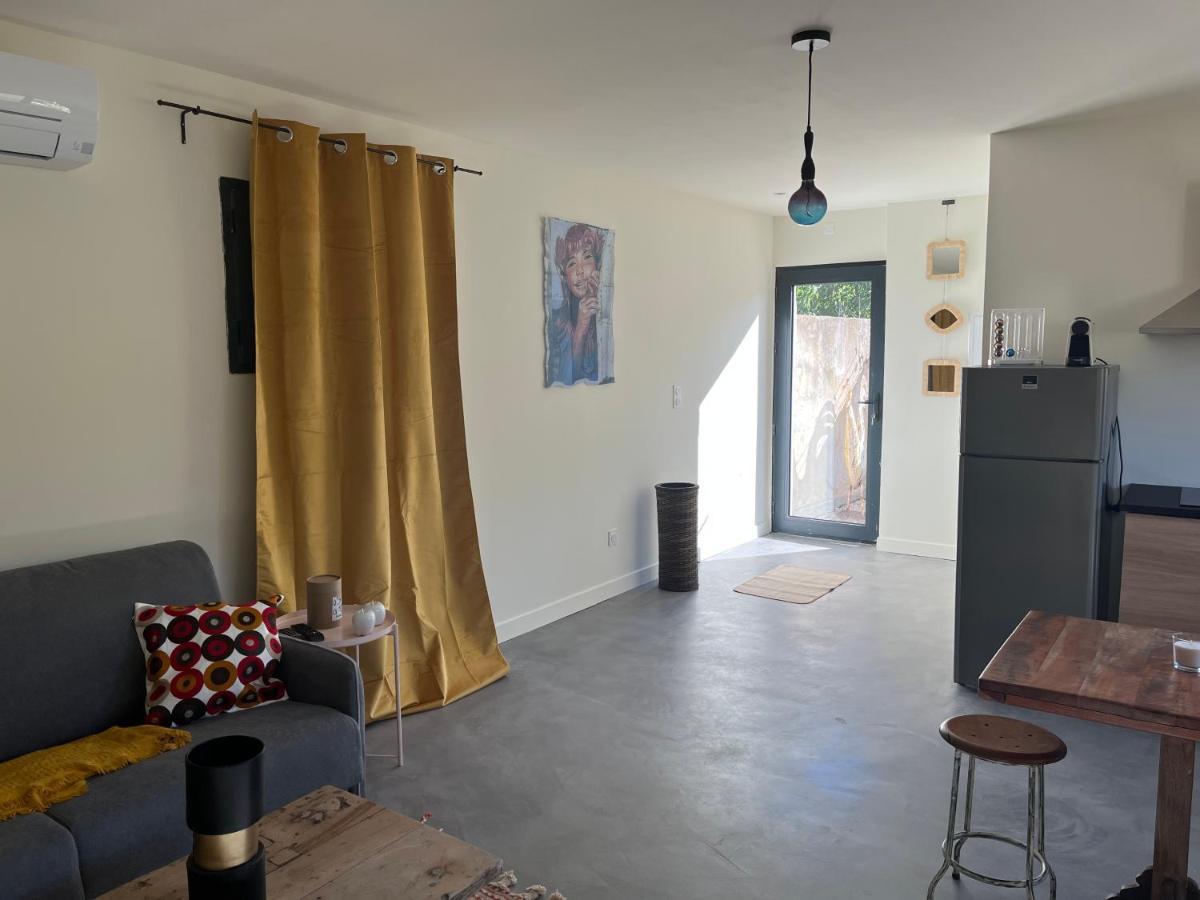 Appartement Studio dans les Alpilles à Fontvieille Extérieur photo