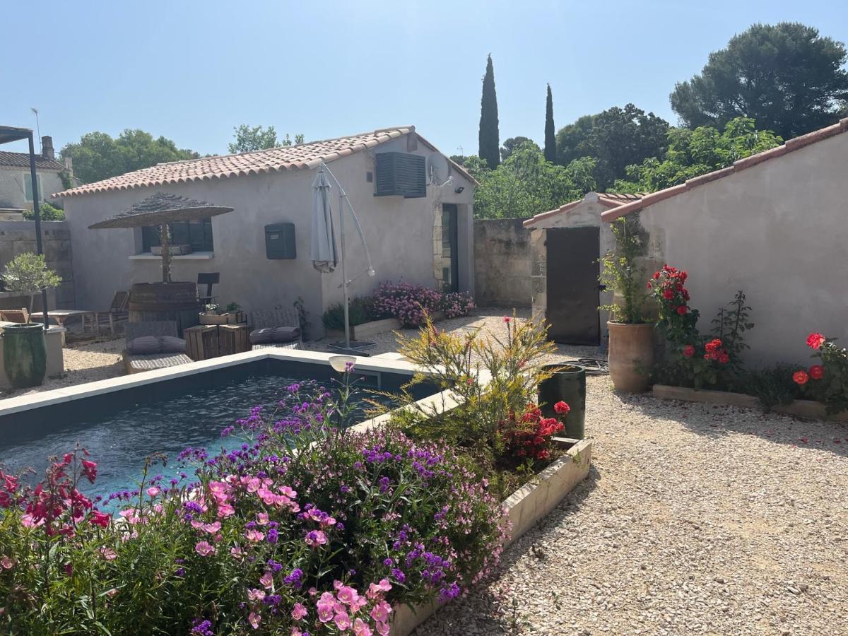 Appartement Studio dans les Alpilles à Fontvieille Extérieur photo