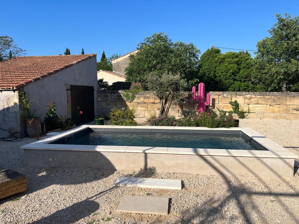 Appartement Studio dans les Alpilles à Fontvieille Extérieur photo