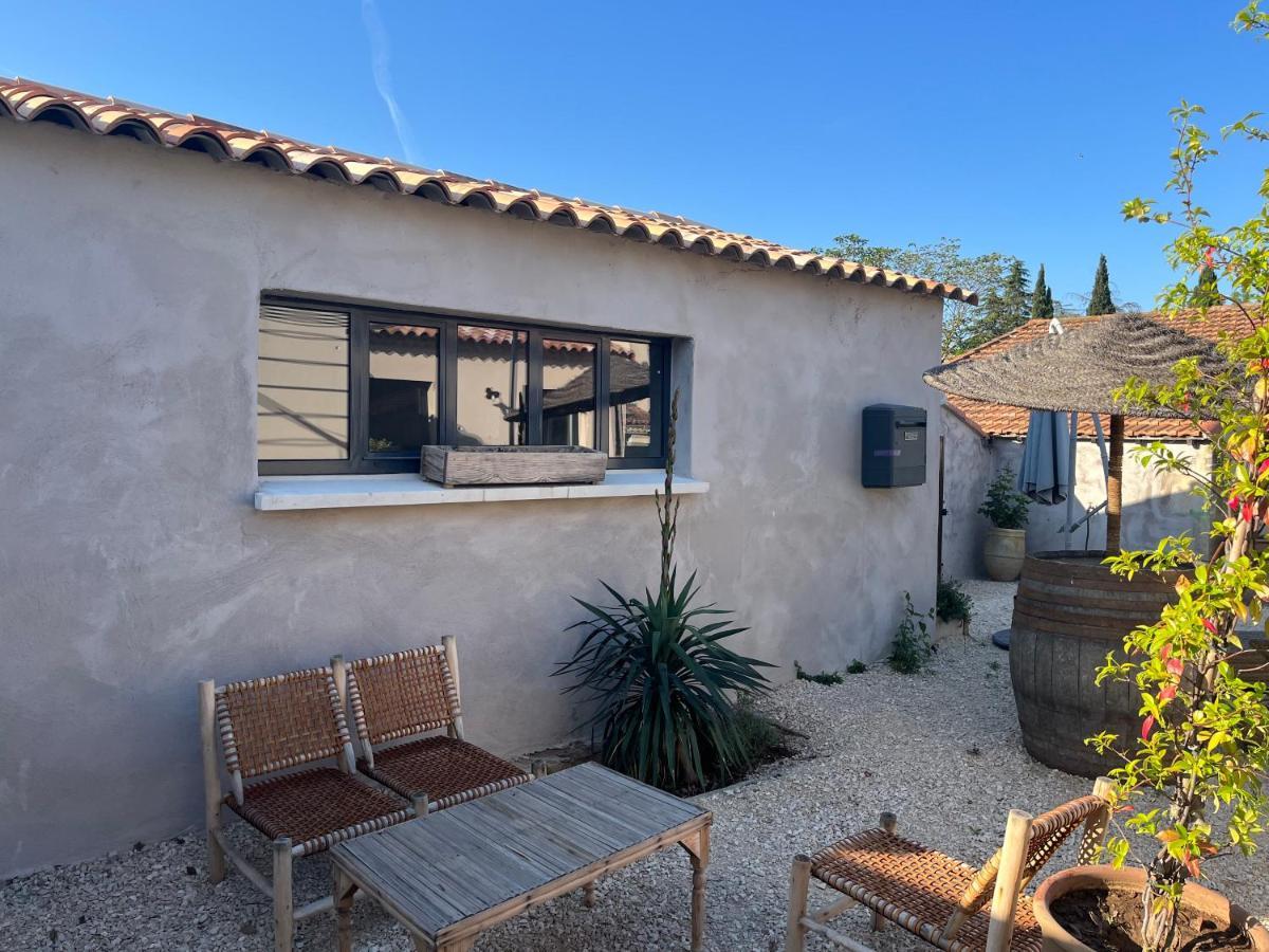 Appartement Studio dans les Alpilles à Fontvieille Extérieur photo