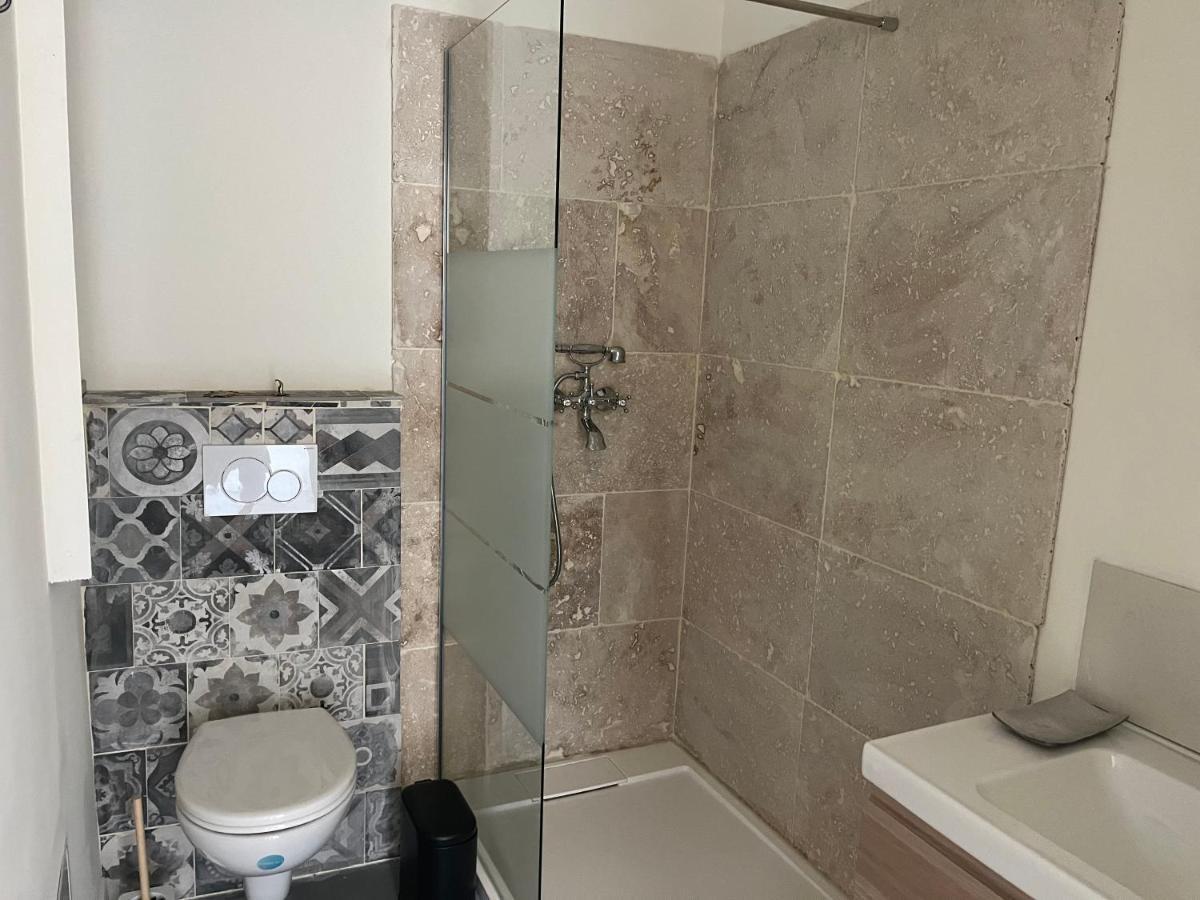 Appartement Studio dans les Alpilles à Fontvieille Extérieur photo
