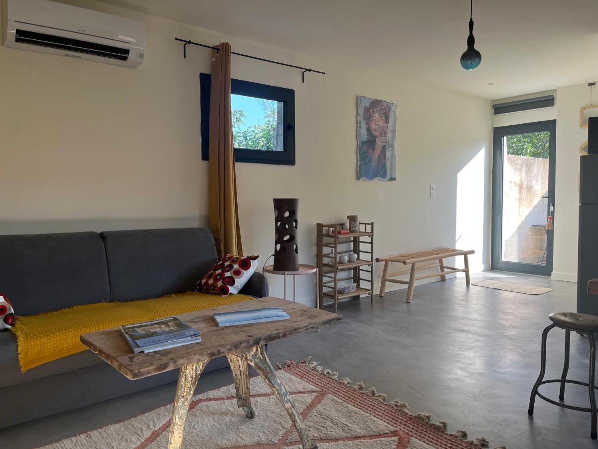 Appartement Studio dans les Alpilles à Fontvieille Extérieur photo