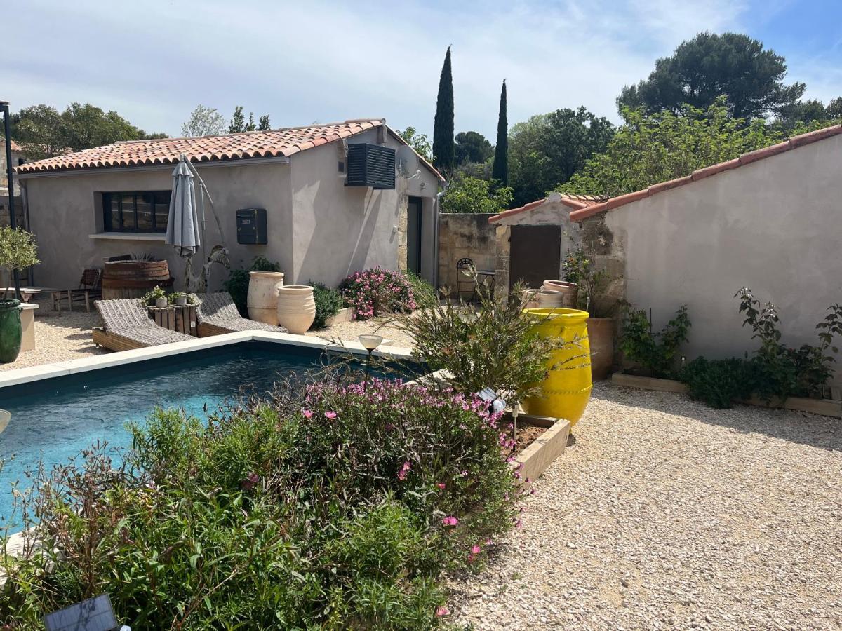 Appartement Studio dans les Alpilles à Fontvieille Extérieur photo