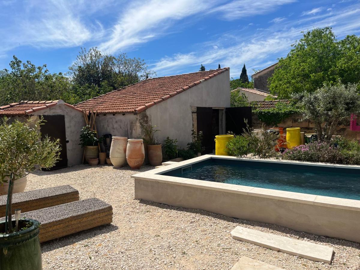 Appartement Studio dans les Alpilles à Fontvieille Extérieur photo